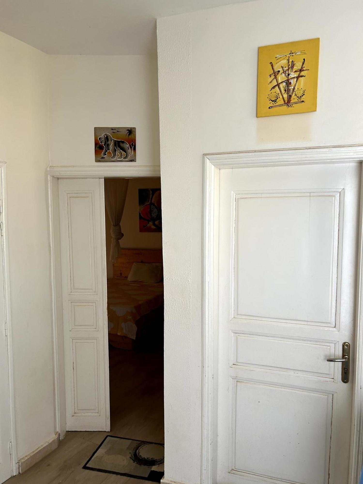 Chambre Spacieuse Avec Balcon - Salle De Bain Exterieure Privee & Breakfast サンルイ エクステリア 写真